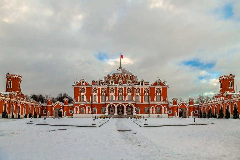 Петровский путевой дворец – его прошлое и настоящее – так удобно!  traveltu.ru