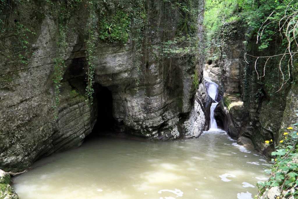Агурские водопады: описание, где находятся, интересные факты