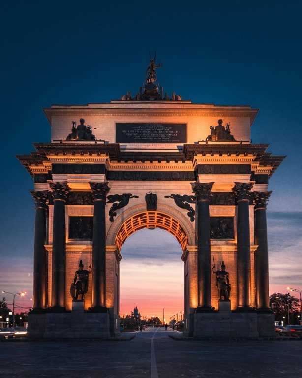 Триумфальная арка на кутузовском проспекте в москве: история, архитектура, фунциональность