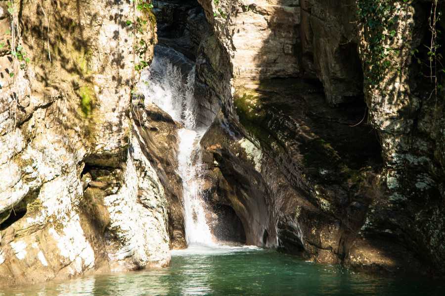 Агурские водопады, сочи: как добраться и что посмотреть. маршрут