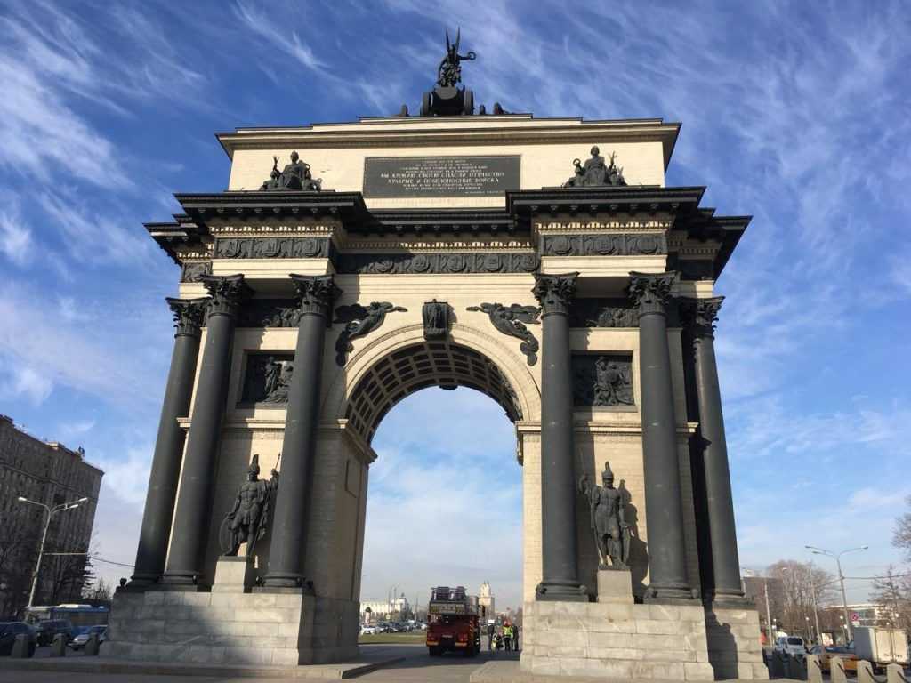 Триумфальные ворота на кутузовском в москве: история возникновения и строительства