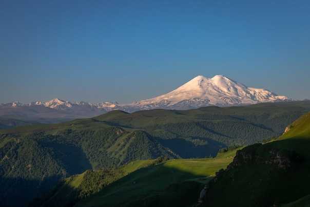 Эльбрус и горы центрального кавказа / национальный туризм