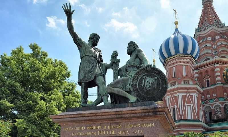 Кириллица  | памятник минину и пожарскому в москве: что с ним не так