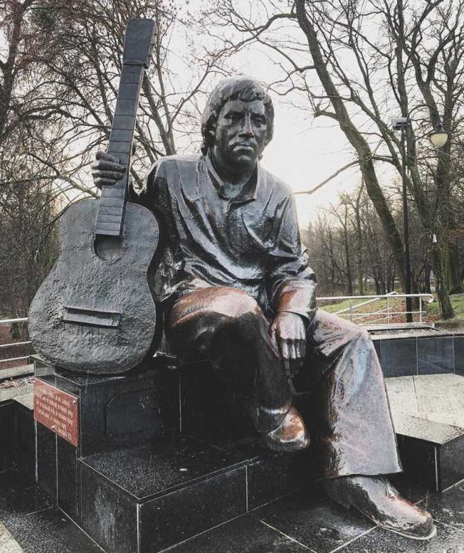 Памятник высоцкому