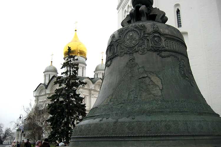Царь-колокол в московском кремле - гигант, который никогда не звонил