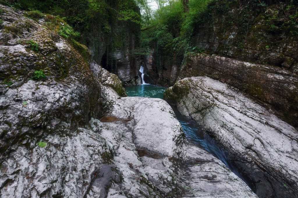 Агурские водопады в сочи