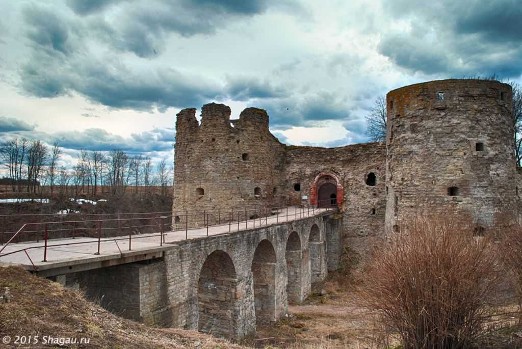 Когда возведена копорская крепость недалеко от петербурга и чем она знаменита