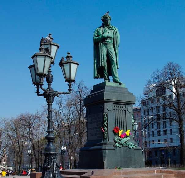 Памятники пушкину в москве