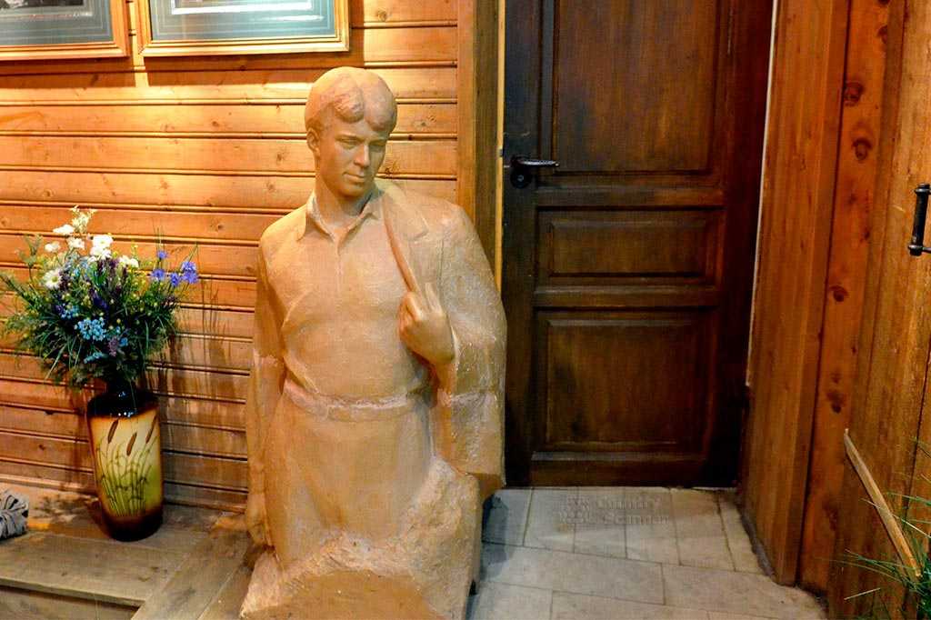 Сергей никоненко подарит москве музей есенина на арбате