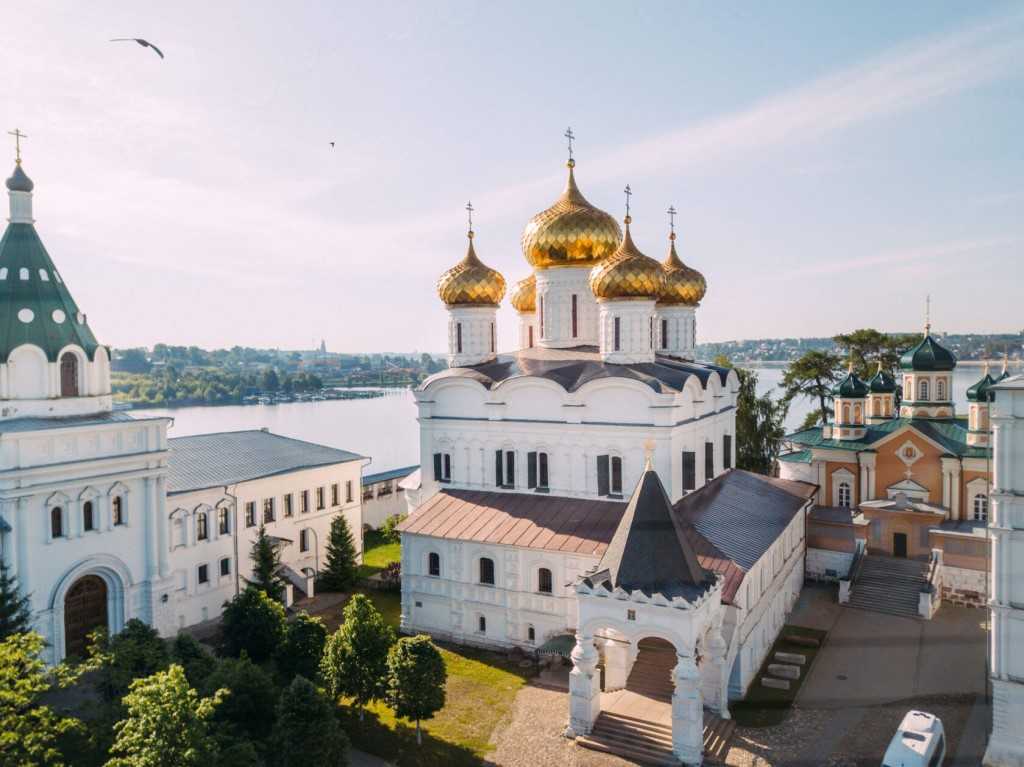 Ипатьевский монастырь в костроме | путешествия по городам россии и зарубежья