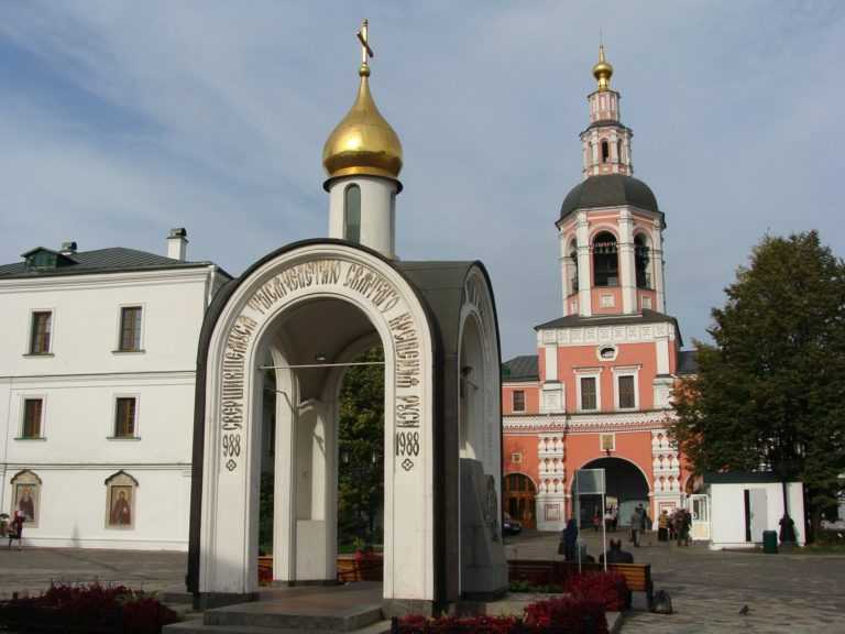 Свято-троицкий данилов монастырь: описание, фото