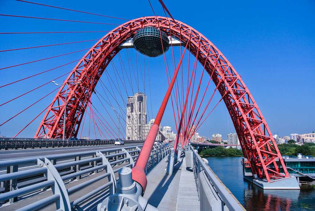 Живописный мост в москве с красной аркой: история, где находится и как добраться
