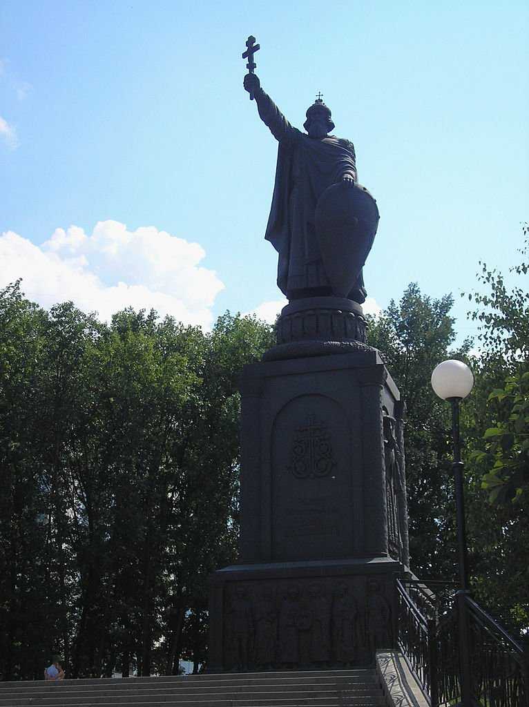 30 популярных памятников белгорода