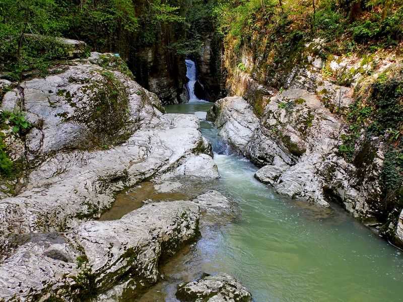 Описание агурских водопадов, самостоятельная экскурсия