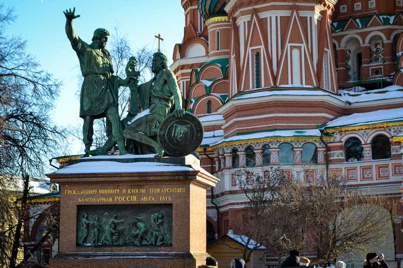 Памятник минину и пожарскому на красной площади