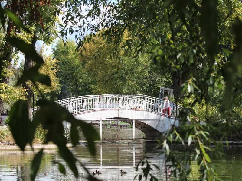 Фото Нескучного сада в Москве, Россия Большая галерея качественных и красивых фотографий Нескучного сада, которые Вы можете смотреть на нашем сайте