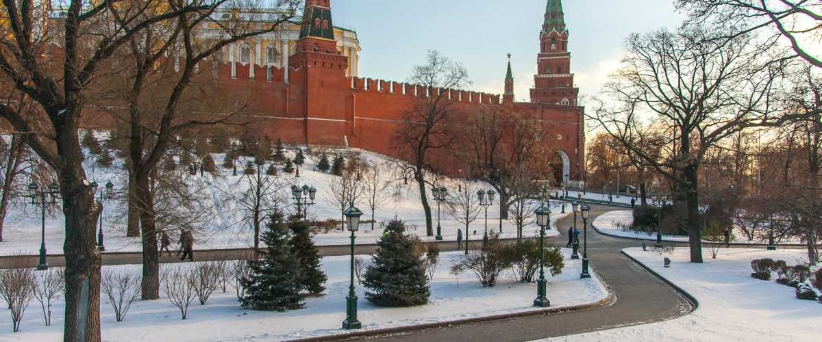 Александровский сад у стен московского кремля