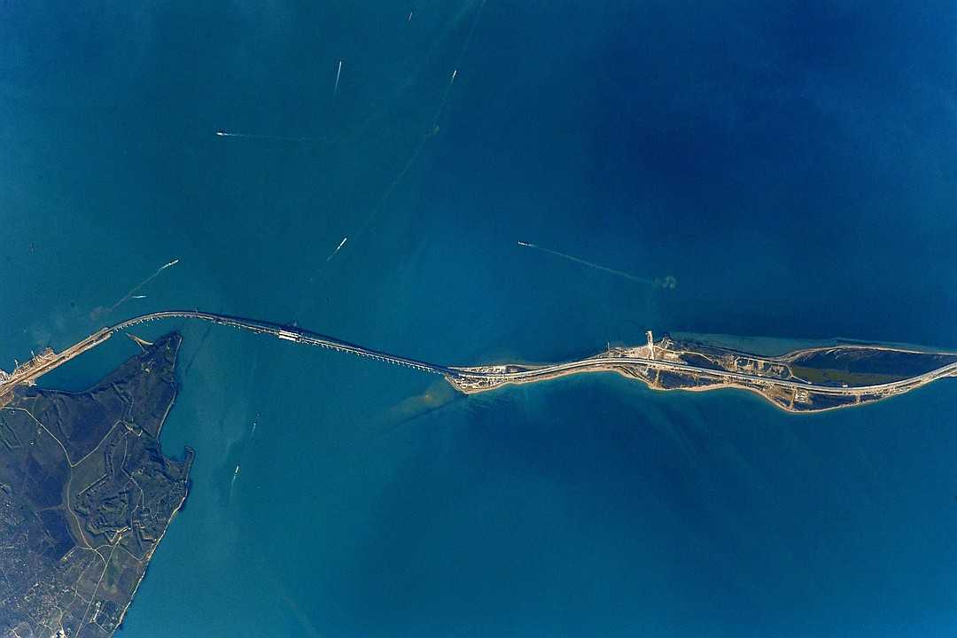 Крымский мост: фото строительства из космоса и не только