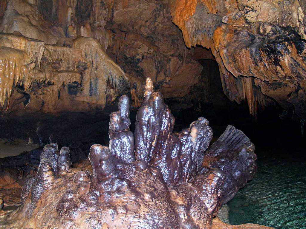 Кизил-коба - красные пещеры в крыму: царство мрачное аида