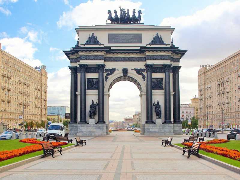 Триумфальные ворота на кутузовском в москве: история возникновения и строительства