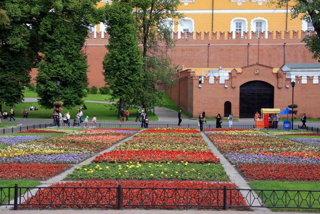 Александровский сад был создан архитектором Осипом Бове по приказу императора Александра I после Отечественной войны 1812 года