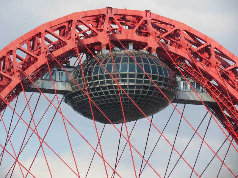 Живописный мост в москве с красной аркой: история, где находится и как добраться