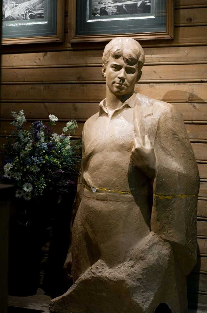 Сергей никоненко подарит москве музей есенина на арбате