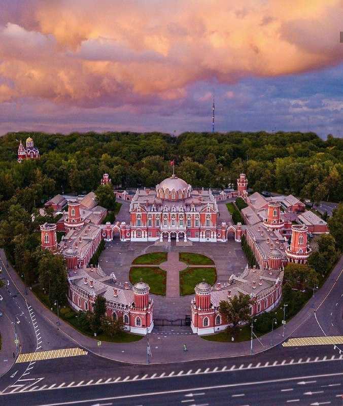Петровский путевой дворец – как попасть на экскурсию и что теперь в императорской гостинице