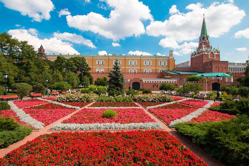 Александровский сад в москве