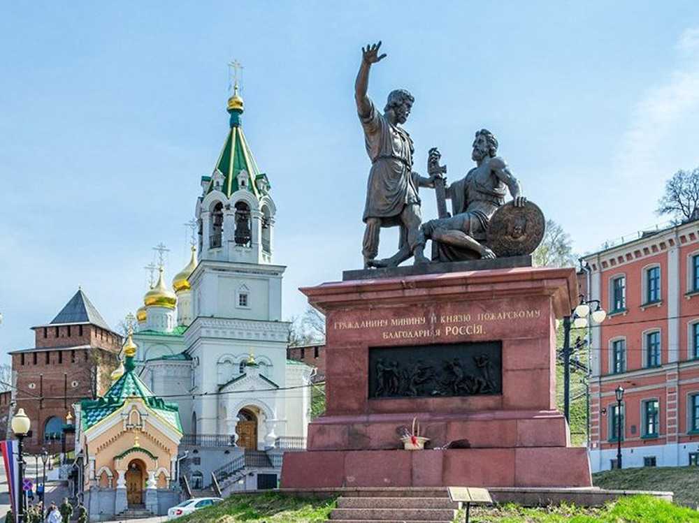 Памятник минину и пожарскому на красной площади