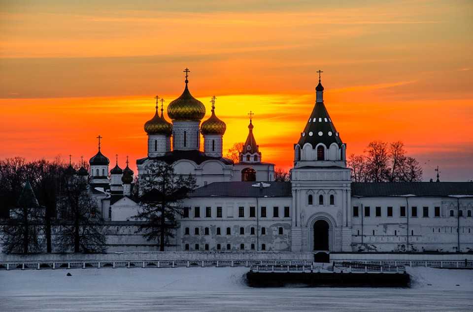 Ипатьевский монастырь, город кострома, россия. | интересные факты