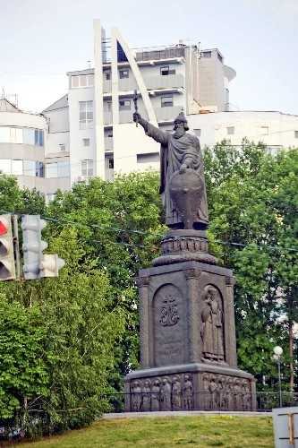 Памятник владимиру великому (белгород) — википедия