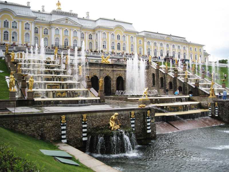 Большой петергофский дворец – обзор летней резиденции российских императоров