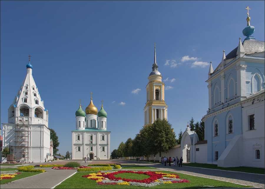 Пл коломна. Соборная площадь Коломна. Соборная площадь Коломенского Кремля. Соборная колокольня (Коломна). Площадь Кремля Коломна.