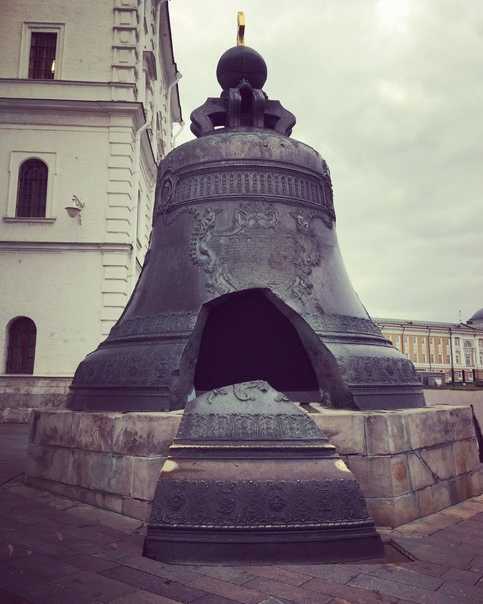 Царь-пушка — средневековая бомбарда и один из символов кремля