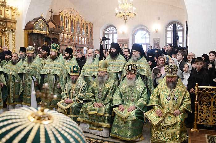 10 самых известных монастырей россии