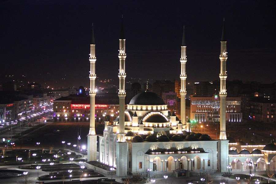Мечеть сердце чечни, грозный-сити и храм архангела михаила в грозном