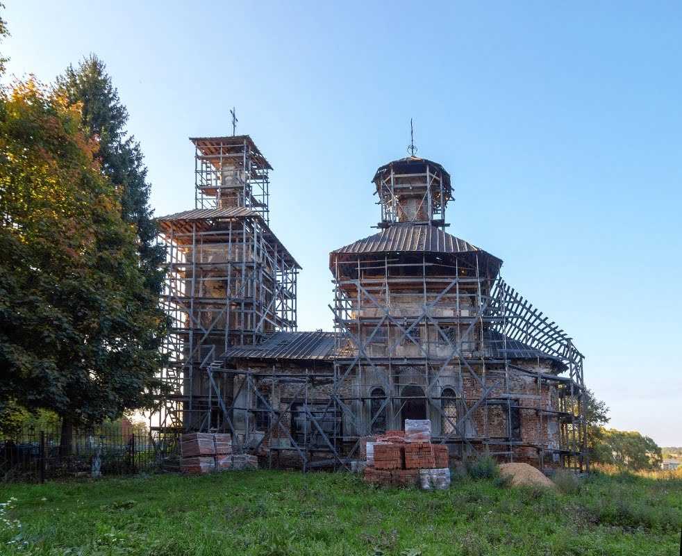 Храм благовещения пресвятой богородицы в петровском парке