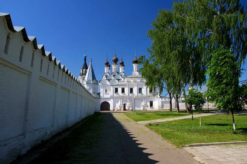 Свято-троицкий островоезерский монастырь