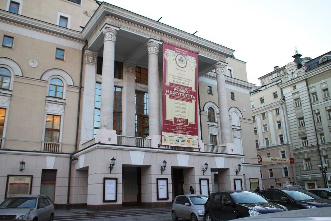 Узнай где находится Большой театр на карте Москвы (С описанием и фотографиями) Большой театр со спутника