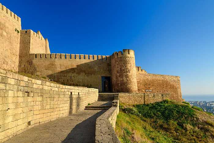 Крепость нарын-кала – музей разных эпох в дагестане
