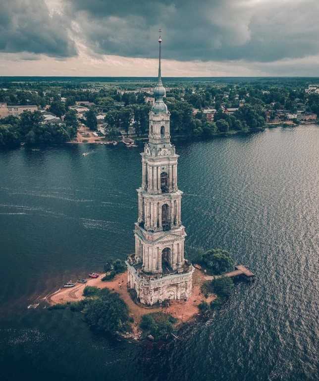 Калязинская колокольня: затопленная церковь в калязине