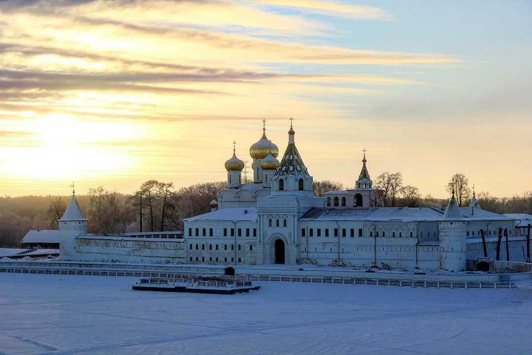 Видео «кострома. ипатьевский монастырь.» россия