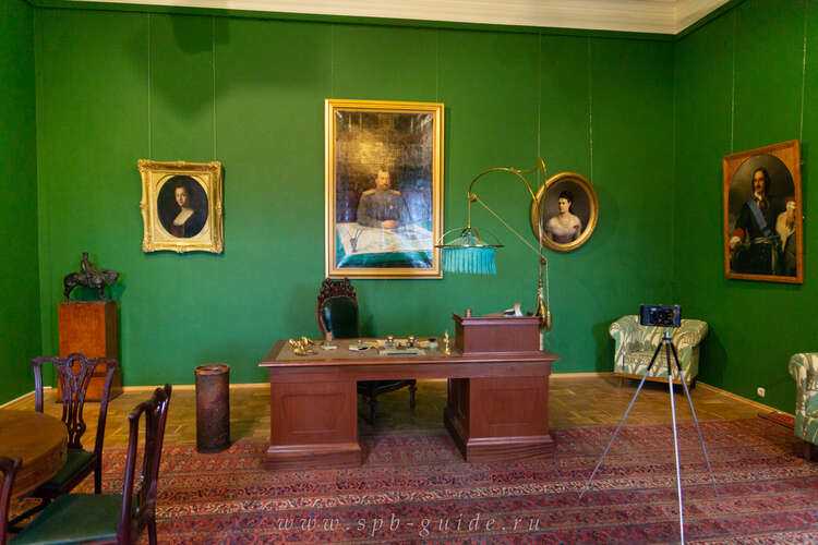 Гатчинский дворец-музей: уникальные экспонаты и факты