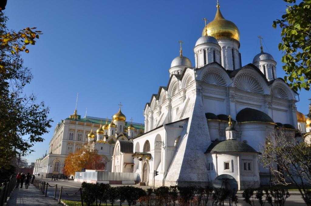 Иконостас благовещенского собора кремля - история собора, который находится в москве