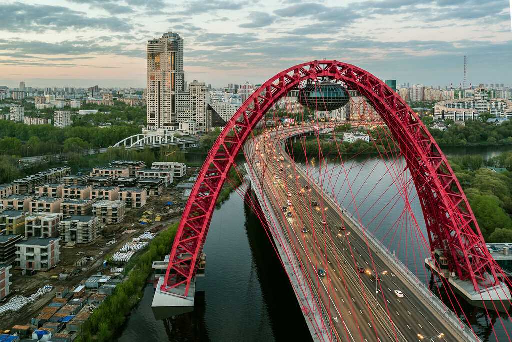 Фото Живописного моста в Москве, Россия Большая галерея качественных и красивых фотографий Живописного моста, которые Вы можете смотреть на нашем сайте