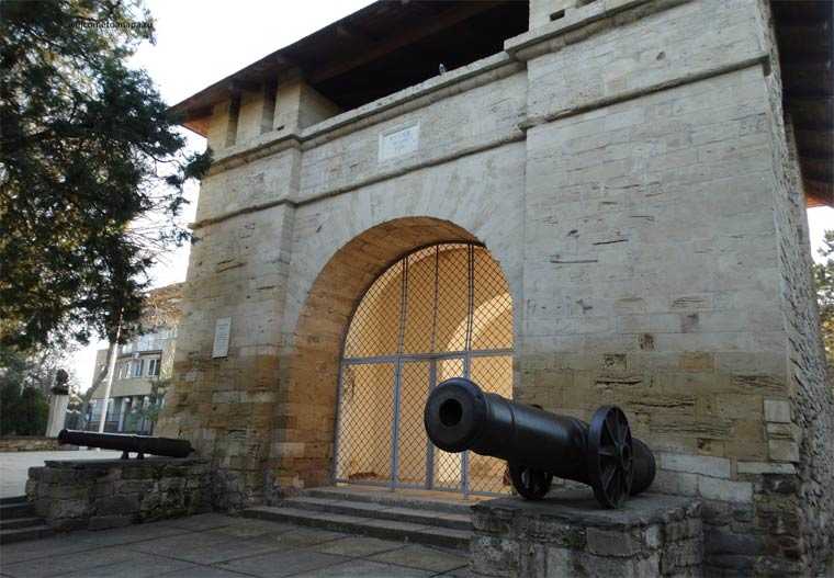Русские ворота в анапе и турецкая крепость: фото, история, адрес