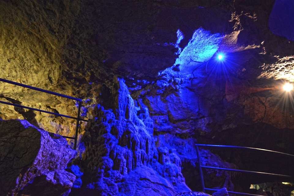 Красная пещера или кизил-коба — популярная достопримечательность под симферополем