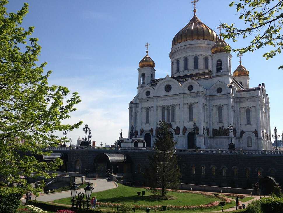 Храм, бассейн, снова храм: как менялся главный кафедральный собор россии