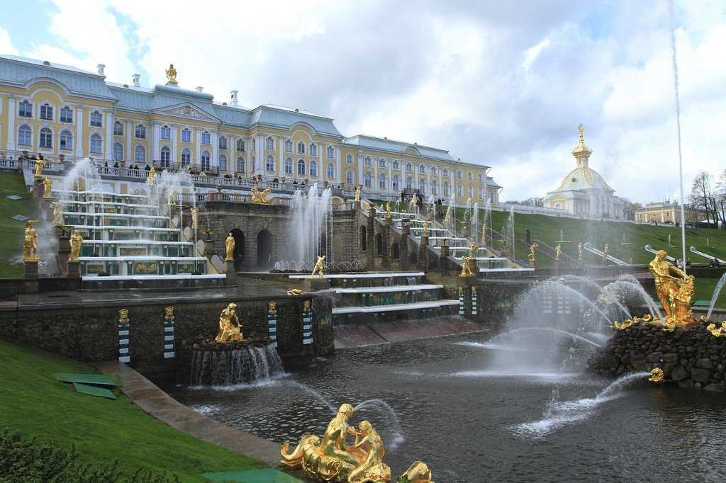 Музеи дворцово-паркового ансамбля петергоф: большого дворца и нижнего парка